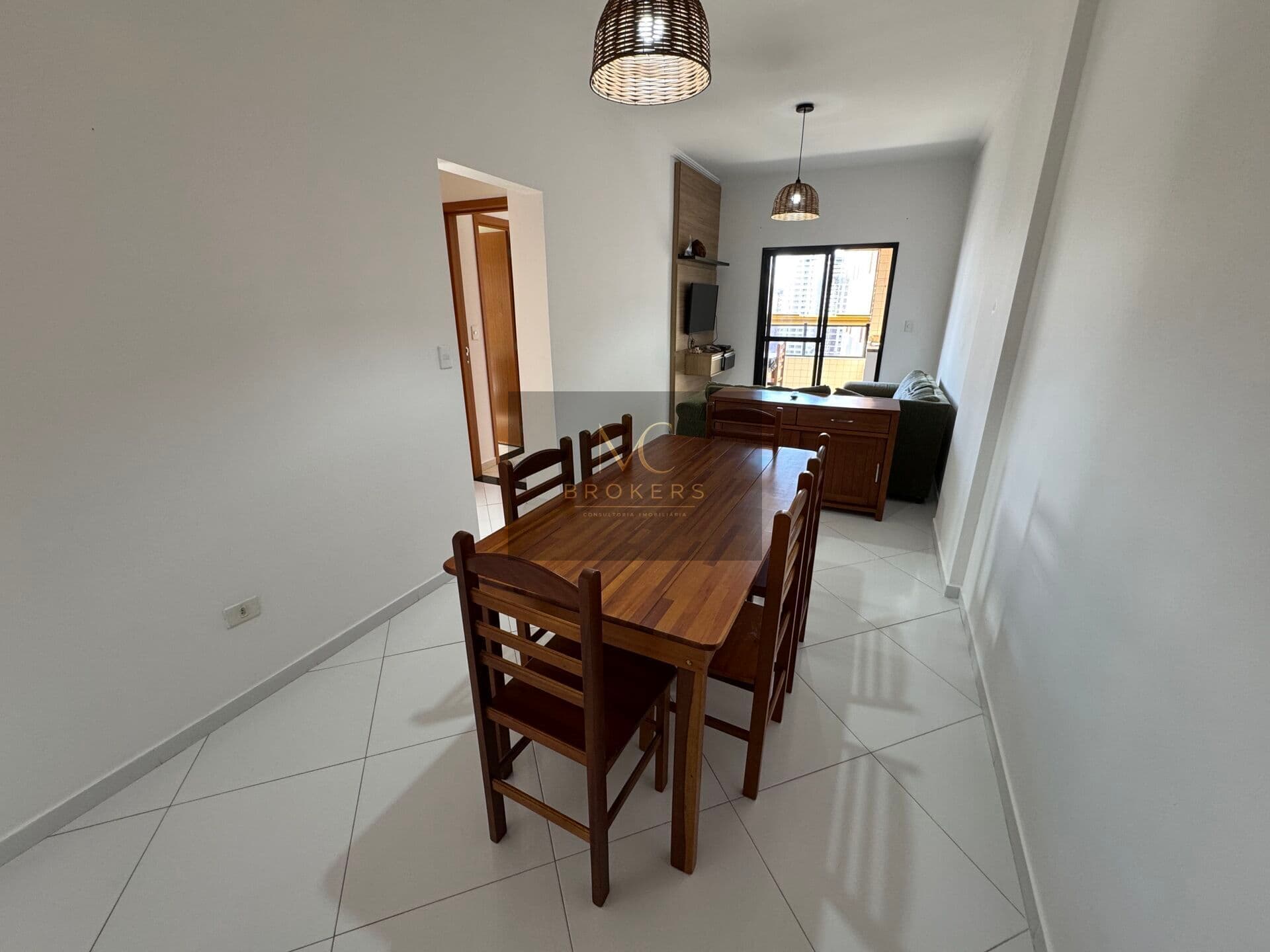Apartamento 2 dormitorios sendo 1 suite, 1 vaga, aviação