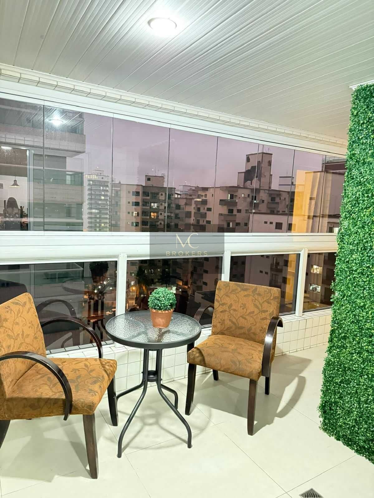 Apartamento à venda no bairro Ocian em Praia Grande, SP. 2 dormitórios sendo 1 suíte