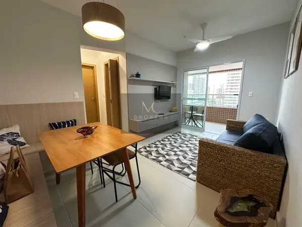 Apartamento mobiliado e decorado à venda no bairro Aviação em Praia Grande, SP. 2 dormitórios (sendo 1 suíte)