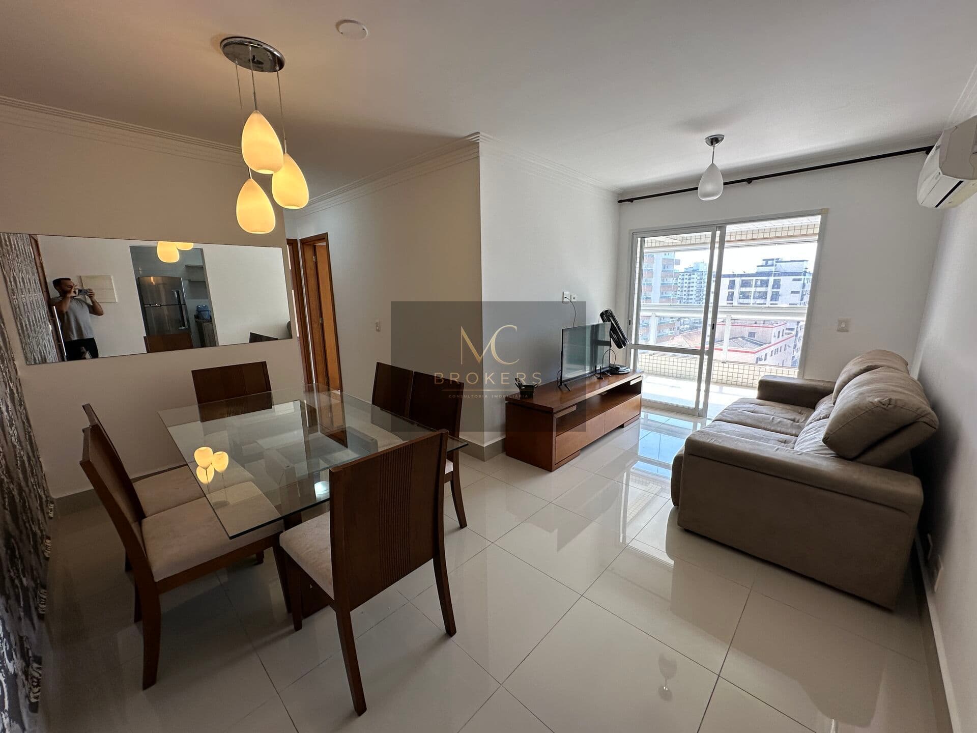 Apartamento à venda no bairro Boqueirão em Praia Grande, SP. 2 dormitórios sendo 1 suíte.