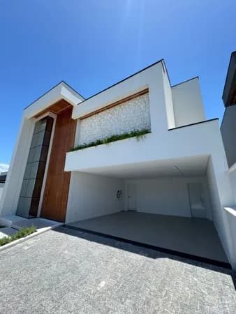 Residência de Alto Padrão com Automação Completa, Energia Solar e Piscina Aquecida em Condomínio Fechado