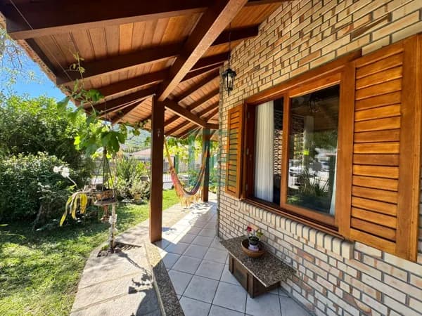 Casa à Venda Com 03 Dormitórios no Litoral — Espaço, Estilo e Qualidade de Vida Em Bombinhas - SC!