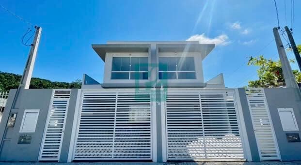 SOBRADO GEMINADO EM MORRINHOS - EXCELENTE OPORTUNIDADE DE INVESTIMENTO - BOMBINHAS/SC