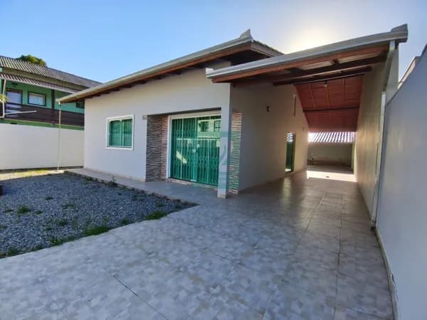 Linda Casa à Venda na Praia do Mariscal em Bombinhas/SC