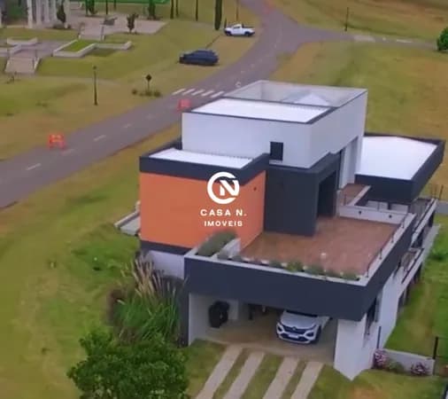 Casa Alto Padrão, 2 Quartos, sendo 1 suíte master com closet, podendo o mezanino ser revertido em mais um quarto