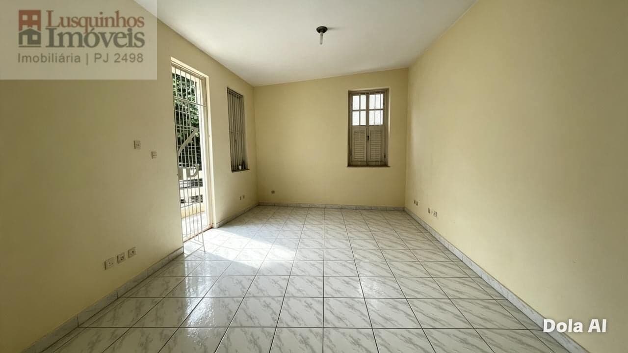 Casa Padrão 3/4 de 140m² com duas salas amplas, no Melhor da Vila Laura