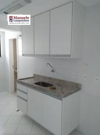 Apartamento Padrão 2/4 com armário planejado na cozinha e pia de mármore