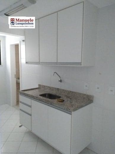 Apartamento Padrão 2/4 com armário planejado na cozinha e pia de mármore