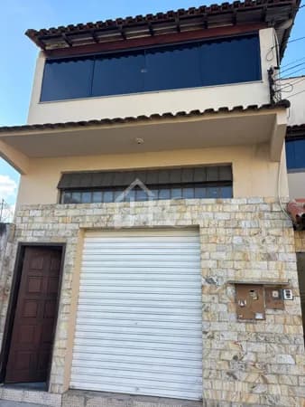 Casa com 02 quartos sendo 01 suíte com Ponto Comercial no Centro, em Resende/RJ