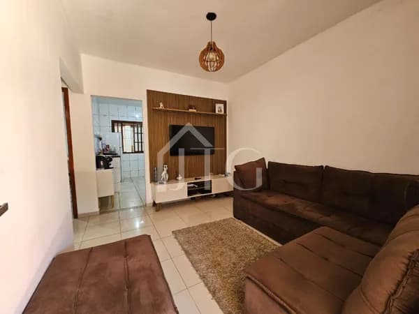 Casa com 02 quartos, área gourmet no bairro Jardim Aliança 2, em Resende/RJ