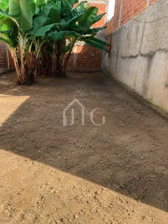 Terreno plano e murado no bairro Jardim Aliança, em Resende/RJ