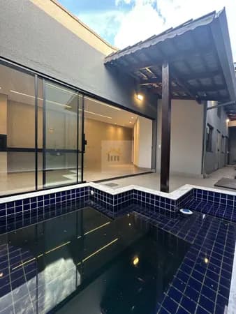 Casa Padrão EXCELENTE localização no Três Marias em Goiânia. Aceita financiamento Casa com Piscina e amplo espaço