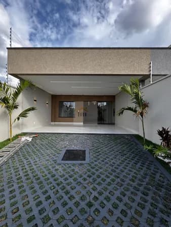 Casa Alto Padrão Casa com Piscina na região do Três Marias em Goiânia. Próximo ao Jardim Presidente e Moinho dos Ventos