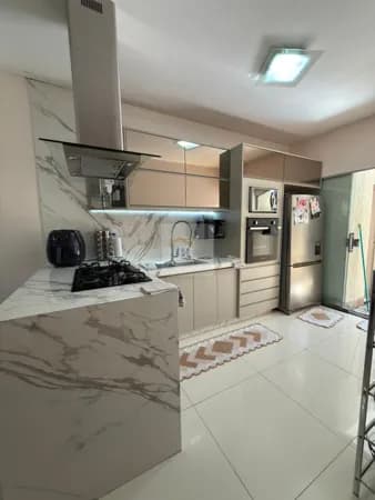 Casa SEMI MOBILIADA com Piscina e armários planejados próximo ao Buriti Shopping. Aceita financiamento