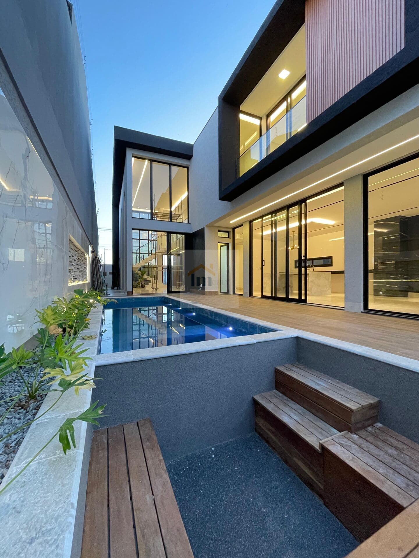 Casa Duplex Luxuosa! Alto Padrão em Goiânia