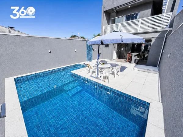 Sobrado Alto Padrão com Piscina em Matinhos | Temporada a 500m da Praia