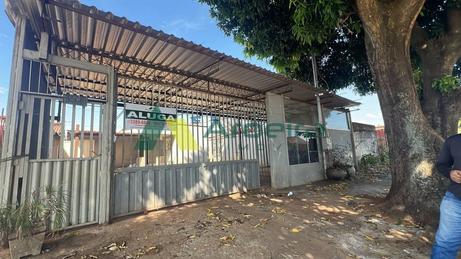ALUGA-SE IMÓVEL COMERCIAL – AV. OLAVO BILAC