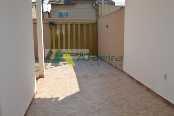 CASA A VENDA NO MOINHO DOS VENTOS.