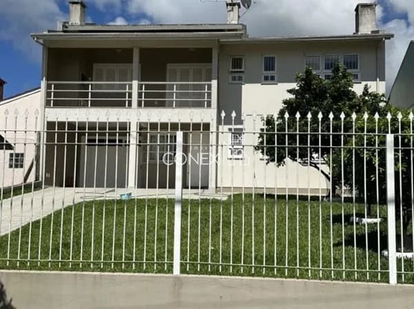 Casa mobiliada com duas moradias independentes!
