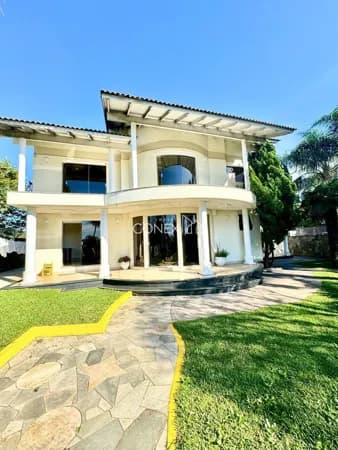 Casa Alto Padrão com 4 suites master na Esplanada com Piscina