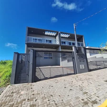 Sobrado à venda no bairro São Virgílio em Caxias do Sul/RS