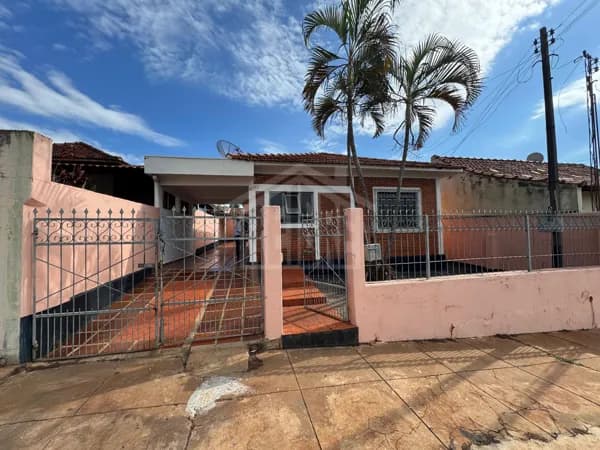 Casa Padrão para Aluguel em Centro Bandeirantes-PR