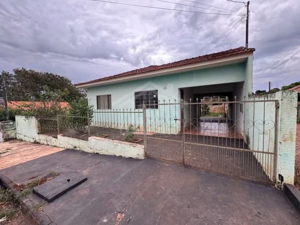 Casa em Bandeirantes - Vila Carola