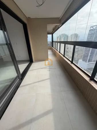 Apartamento 2 Dormitórios, sendo 1 suíte com vaga de garagem demarcada à venda no bairro Ponta da Praia Santos/SP