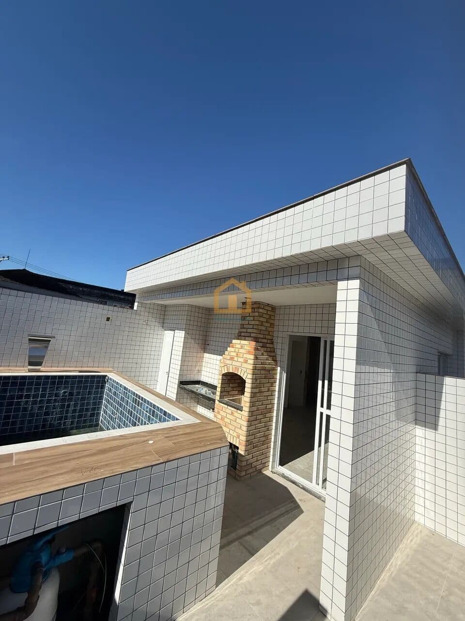 Casa 3 suítes amplas à venda no bairro Embaré - Santos/SP
