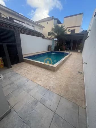 Casa Sobreposta Alta para Locação – 4 Dormitórios (2 Suítes) com Piscina | Campo Grande – Santos/SP