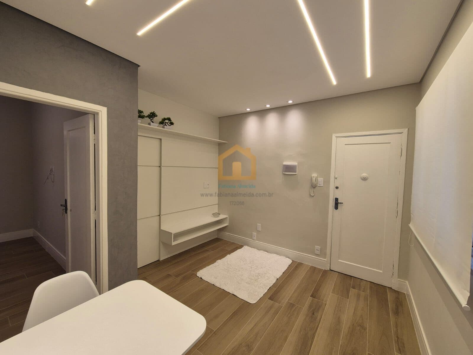Apartamento 2 dormitórios Reformado Pé na Areia à Venda – Embaré | Santos/SP