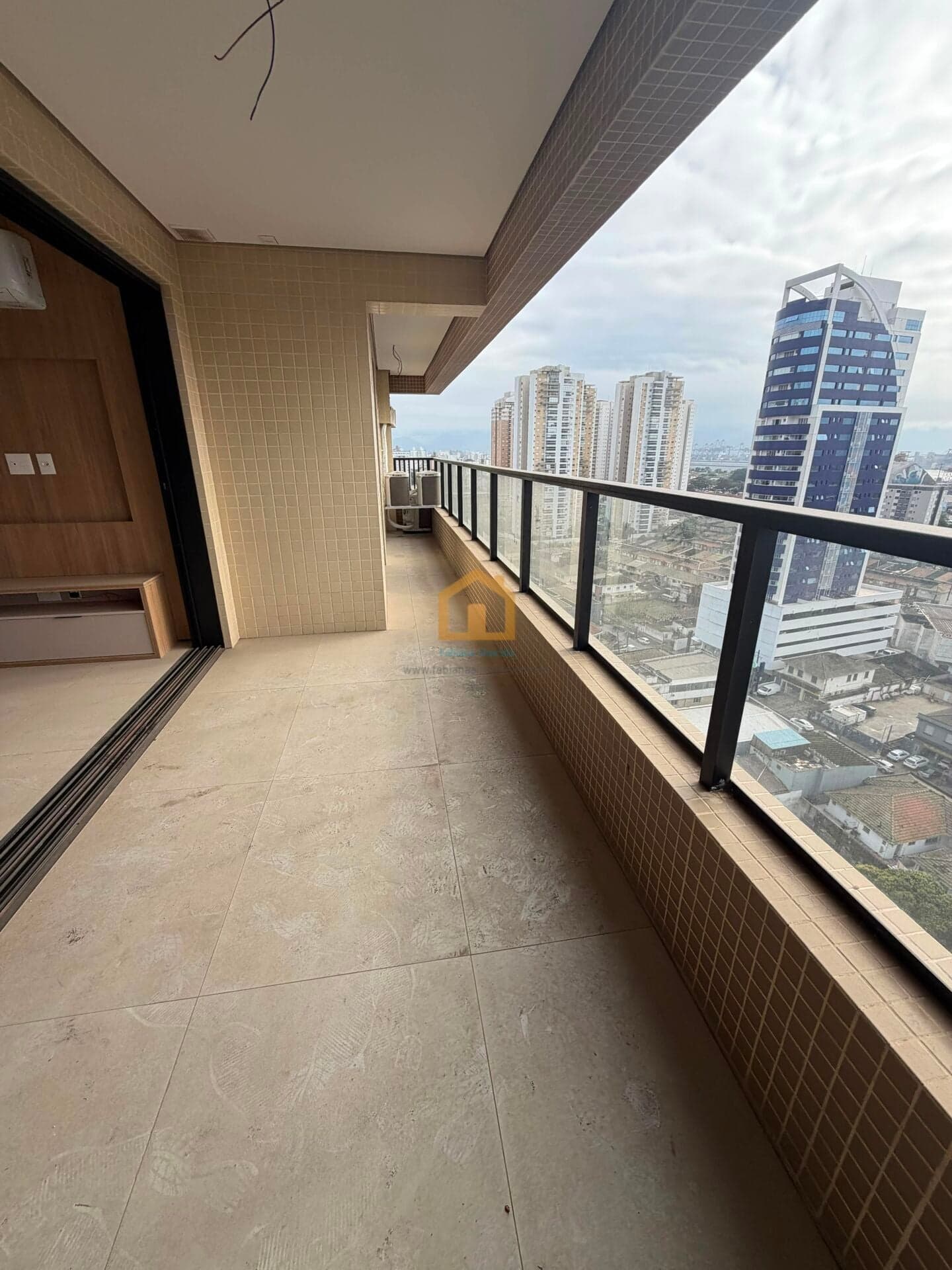 APARTAMENTO PARA LOCAÇÃO 2 Dormitórios, sendo 1 suíte, no bairro Ponta da Praia Santos/SP