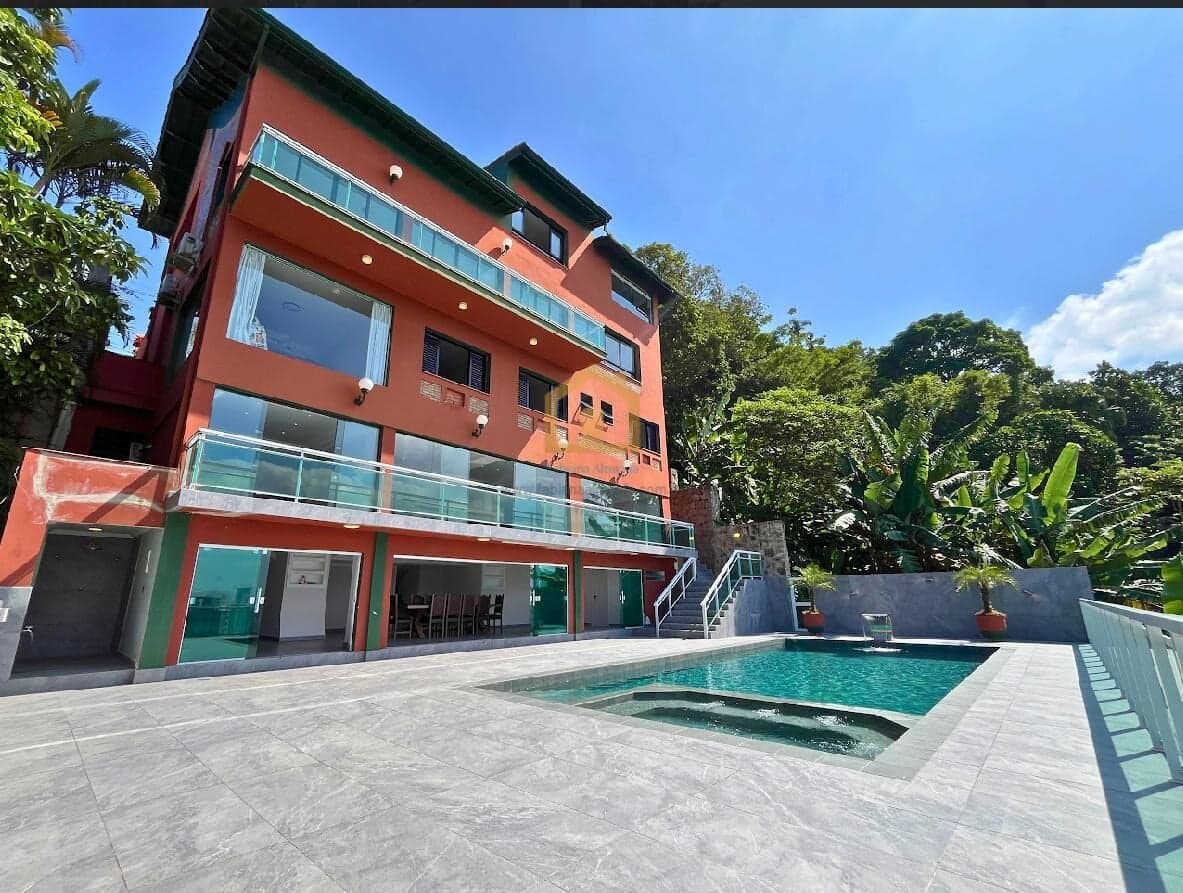 Casa 6 Dormitórios 1.060 m² Condomínio Santa Terezinha – Santos/SP