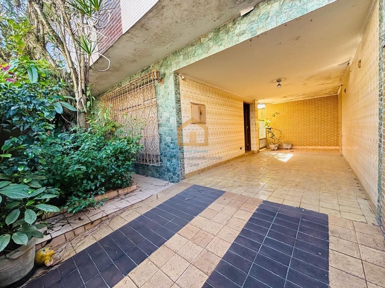 Casa 4 dormitórios, sendo 1 suíte à venda no bairro Aparecida - Santos/SP
