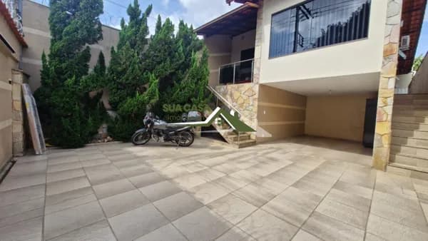 Casa - 02 Quartos - 04 Vagas - 138m² - Bairro Coqueiros