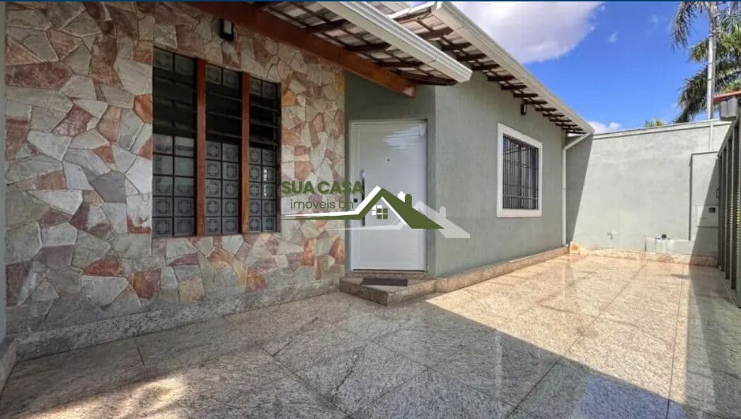 Casa - 180m² - 03 Quartos - 01 Suíte - 03 Vagas