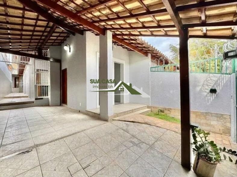 Casa - 180m² - 03 Quartos - 01 Suíte - 02 Vagas