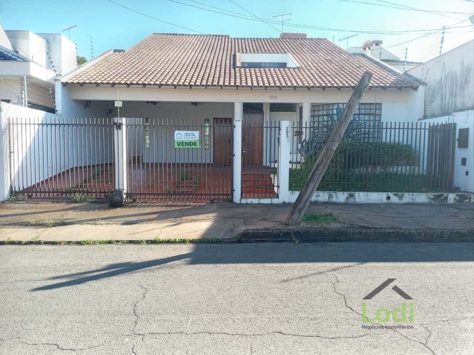 Casa Espaçosa e Elegante: O Equilíbrio Perfeito entre Conforto e Localização Nobre!