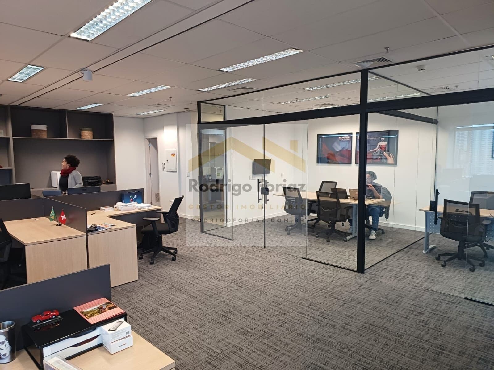 SALA À VENDA WEST TOWERS / ALPHAVILLE, A/C:230,81m²,Ar cond. VRV, DIVISÓRIAS, CARPETE, 08 Vagas