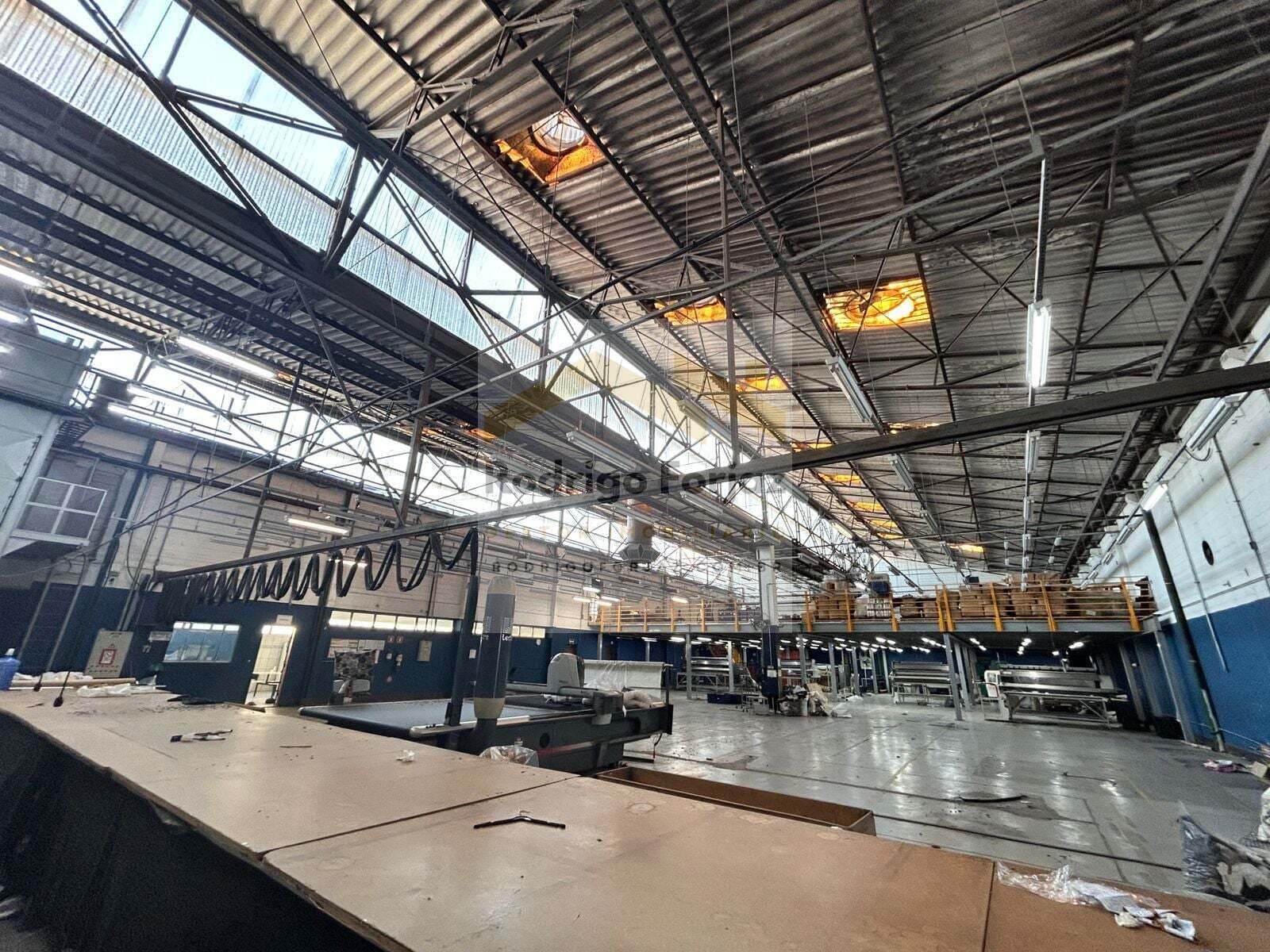 EXCELENTE GALPÃO À VENDA - NO CORAÇÃO DE ALPHAVILLE/SP - A/C: 4.866M², AFABRIL: 3.079M², CABINE PRIMÁRIA 350 KVA , 20 VAGAS