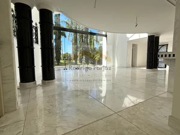 MANSÃO EXUBERANTE NO TAMBORÉ 2 – VENDA - A/C: 1200m², A/T: 1760m² - 05 Suítes - 08 Vagas