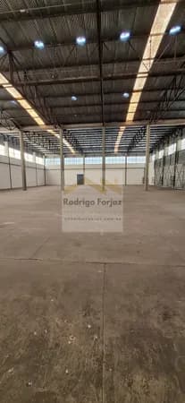 EXCELENTE GALPÃO INDUSTRIAL/LOGÍSTICO LOCAÇÃO: A/C: 2111M², A/FABRIL: 1495M², 04 DOCAS, PD: 08M, 08 VAGAS