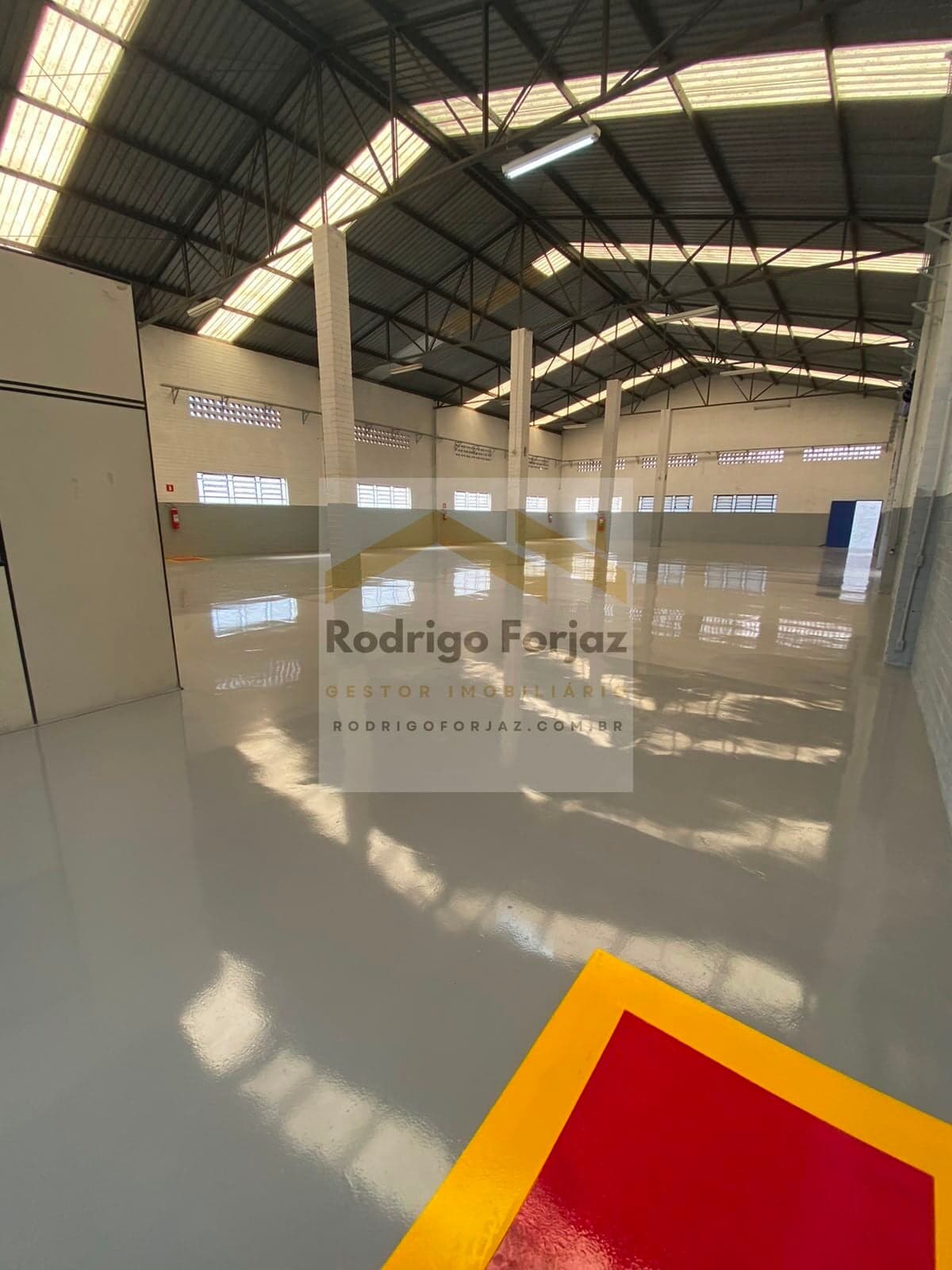 EXCELENTE GALPÃO LOCAÇÃO BARUERI/SP - A/C: 750m²,AFABRIL: 640m²,PD: 7m,01 Doca,04 Vagas