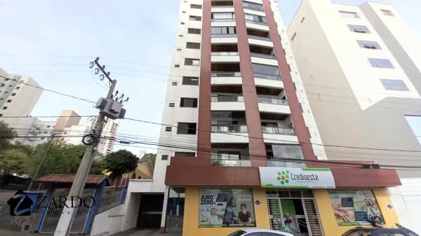 Apartamento totalmente mobiliado no centro.
