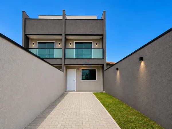 *Sobrado triplex no Tatuquara