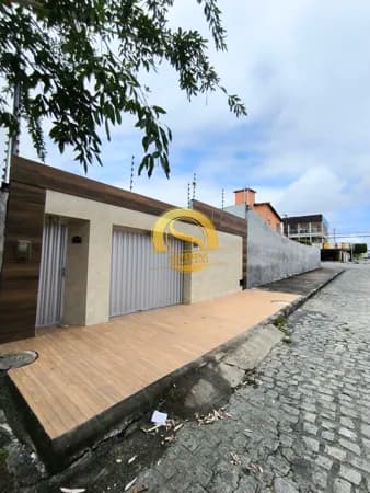 Casa à venda no melhor do bairro do Catolé.