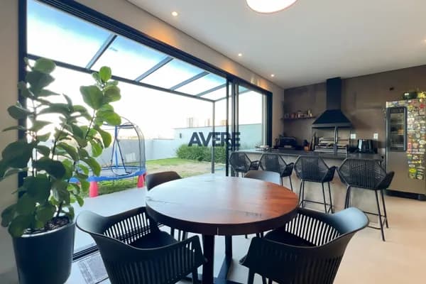 Casa à venda em Valinhos no Condomínio Vila Romana