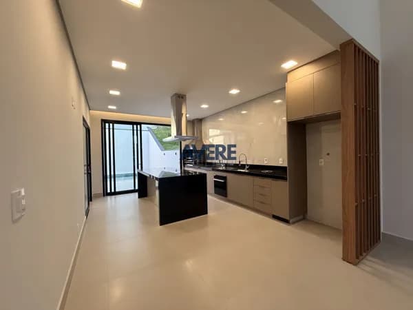 Casa térrea à venda no Condomínio Montalcino em Valinhos/SP | 202m² | 3 suítes | Piscina aquecida
