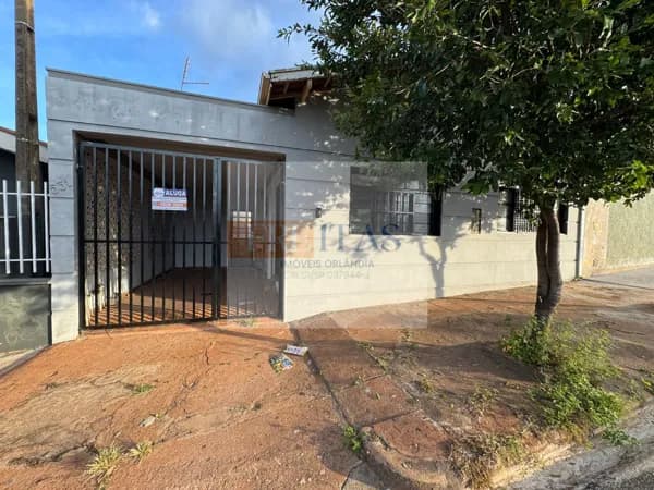Casa em Orlândia - Centro