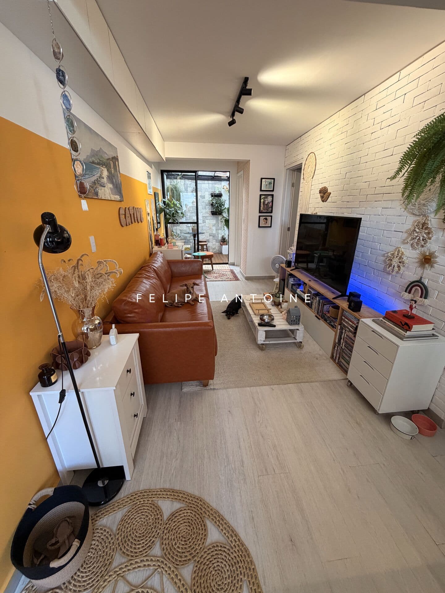 Apartamento térreo reformado com área externa privativa – Excelente localização!